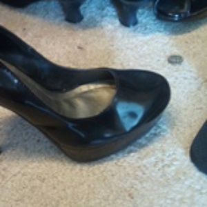 Black platform  pumps